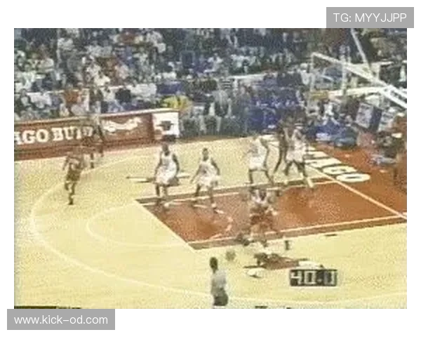 查尔斯·巴克利突破制造多次错位展现内线得分爆发力