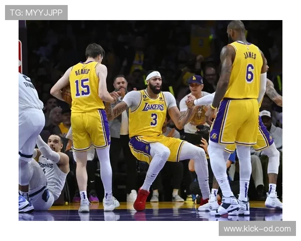 戴维斯背打制造错位，对位中锋内线效率较上季提升