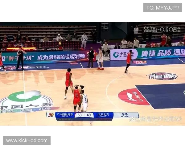 广州队近三轮比赛进攻乏力,仅在对手防线失误中收获一球 广州队近三轮比赛进攻乏力,仅在对手防线失误中收获一球